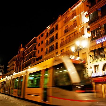 โอสตัล เลโอนาโด ดา วินซี Hotel เซบีญา ภายนอก รูปภาพ
