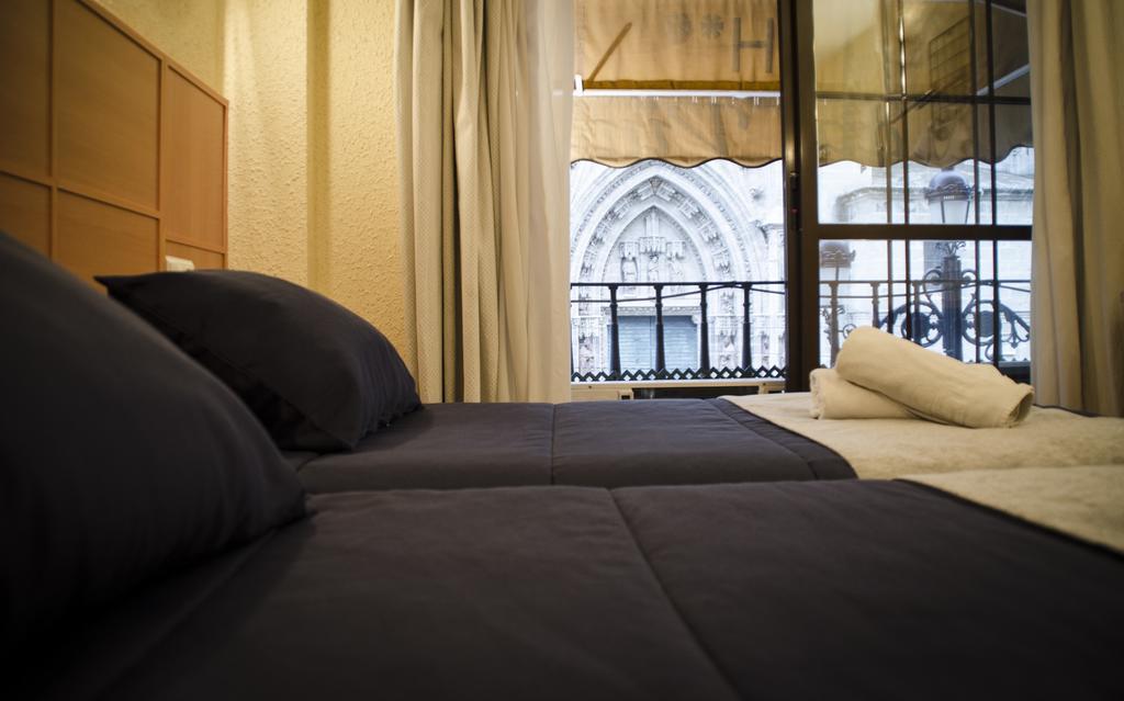 โอสตัล เลโอนาโด ดา วินซี Hotel เซบีญา ภายนอก รูปภาพ