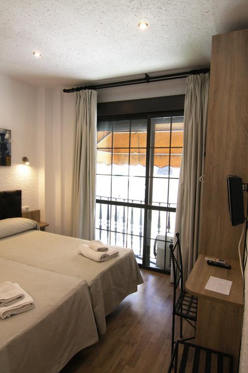 โอสตัล เลโอนาโด ดา วินซี Hotel เซบีญา ภายนอก รูปภาพ