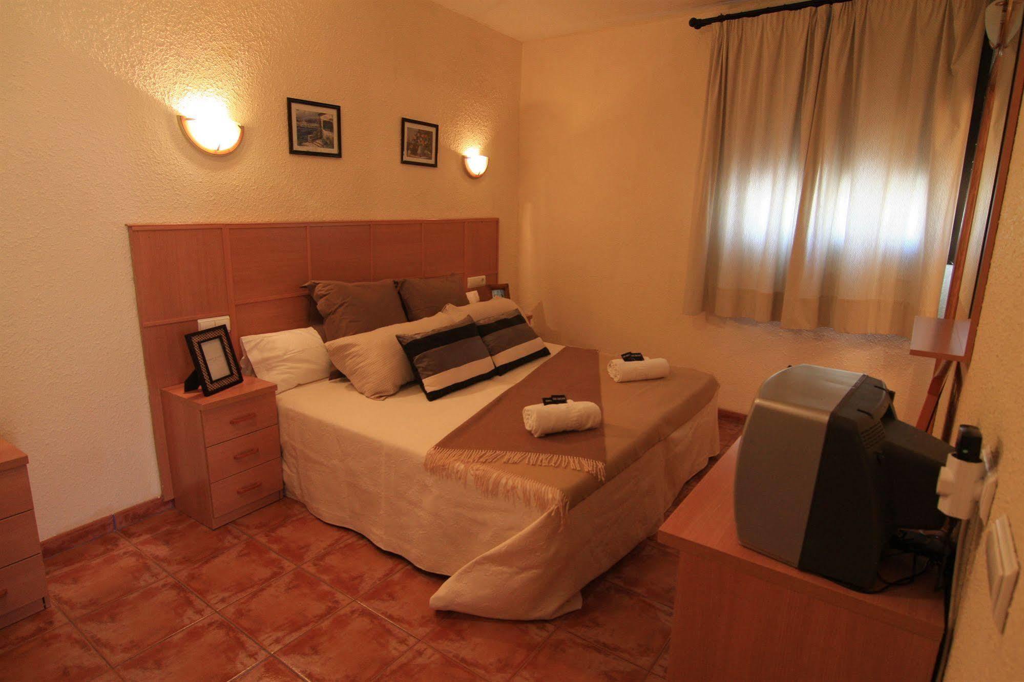 โอสตัล เลโอนาโด ดา วินซี Hotel เซบีญา ภายนอก รูปภาพ