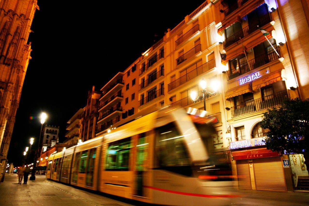 โอสตัล เลโอนาโด ดา วินซี Hotel เซบีญา ภายนอก รูปภาพ