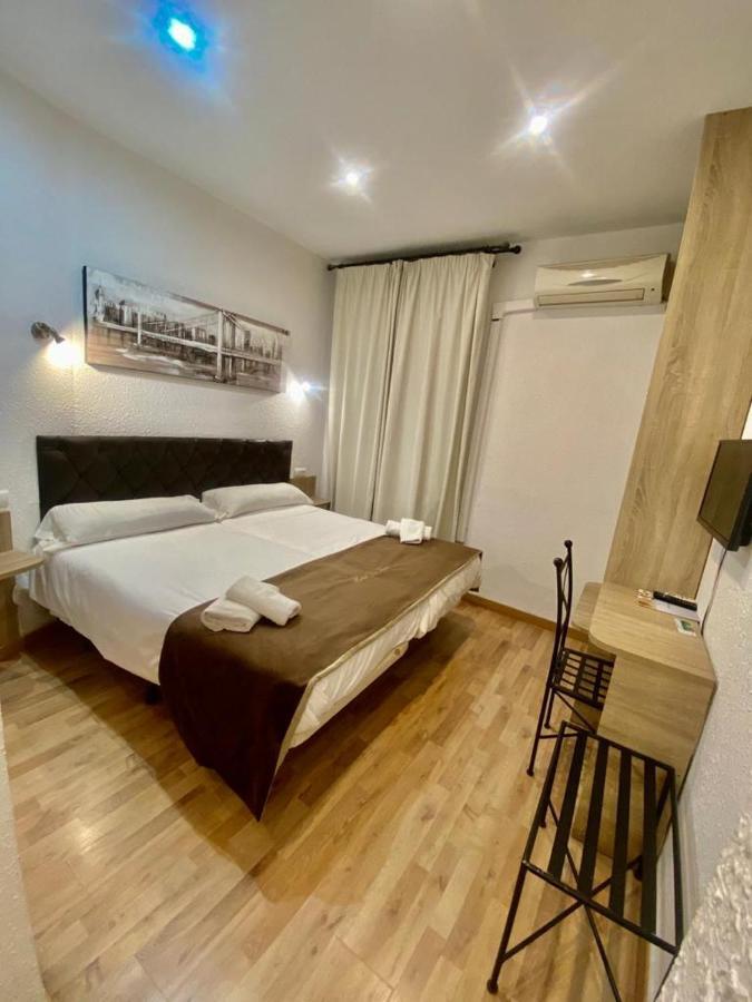 โอสตัล เลโอนาโด ดา วินซี Hotel เซบีญา ภายนอก รูปภาพ